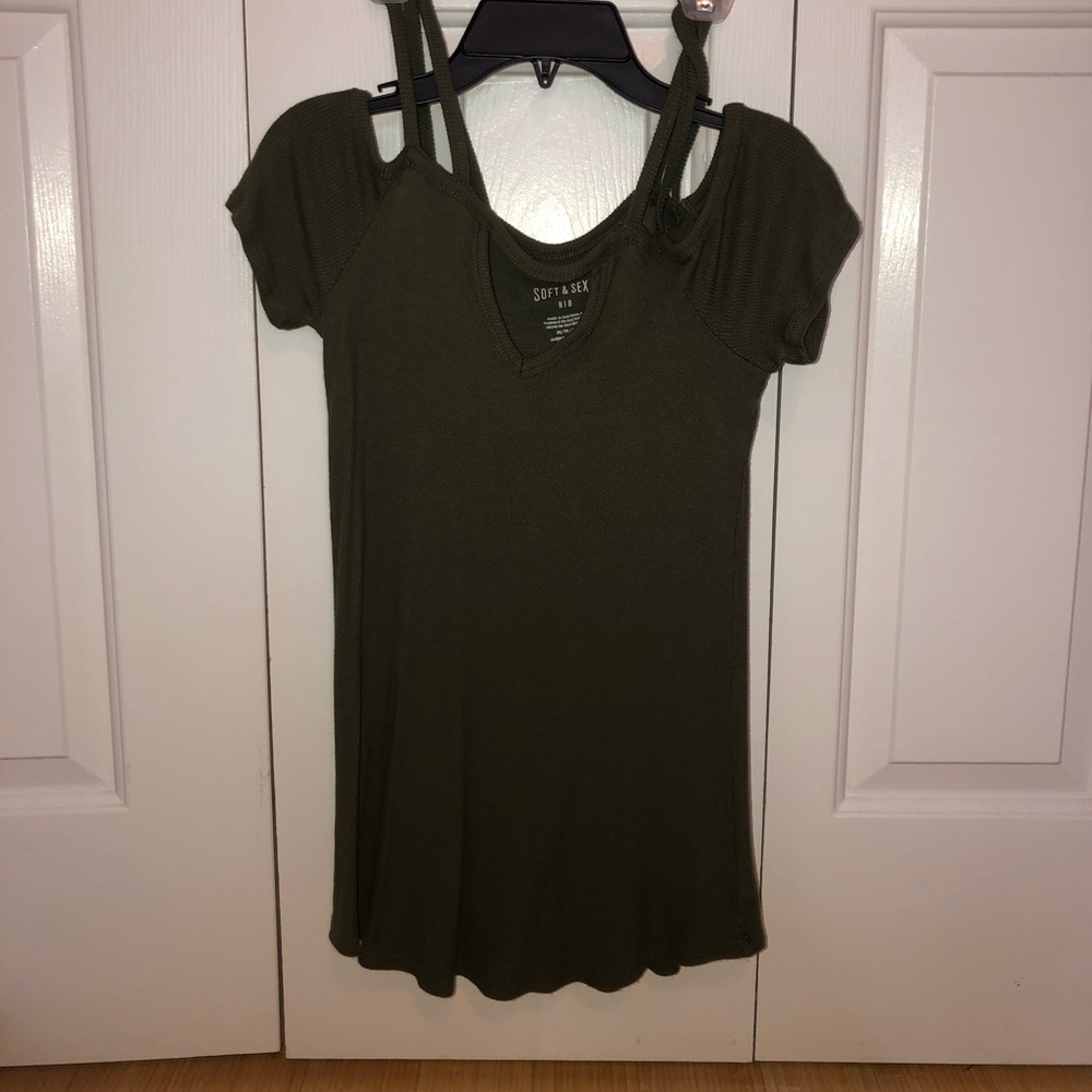 American Eagle cold shoulder shirt - Picture 2 of 4